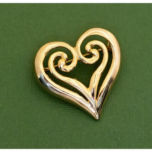 Vintage Mesmerizing Spiral Heart Gold Tone Brooch K26 - Picture 1 of 2